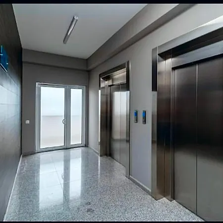 Skyview Apartment, Lev Tolstoi 63 *